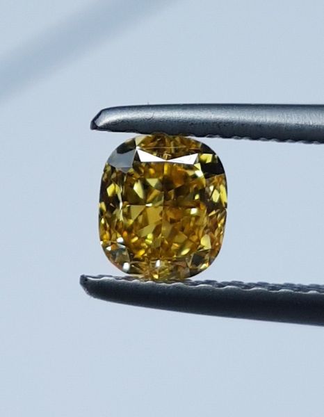 Lab-grown diamond by HPHT