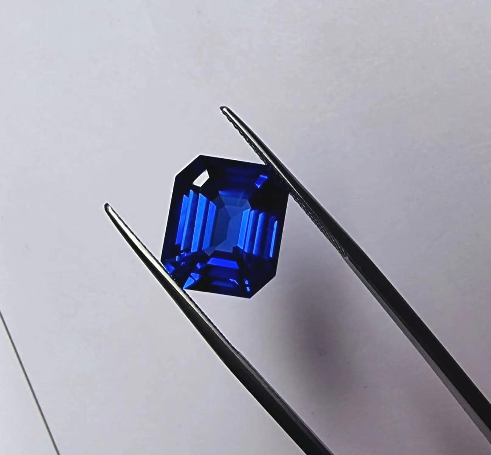 This unheated 9.52 carat sapphire originated from Myanmar.