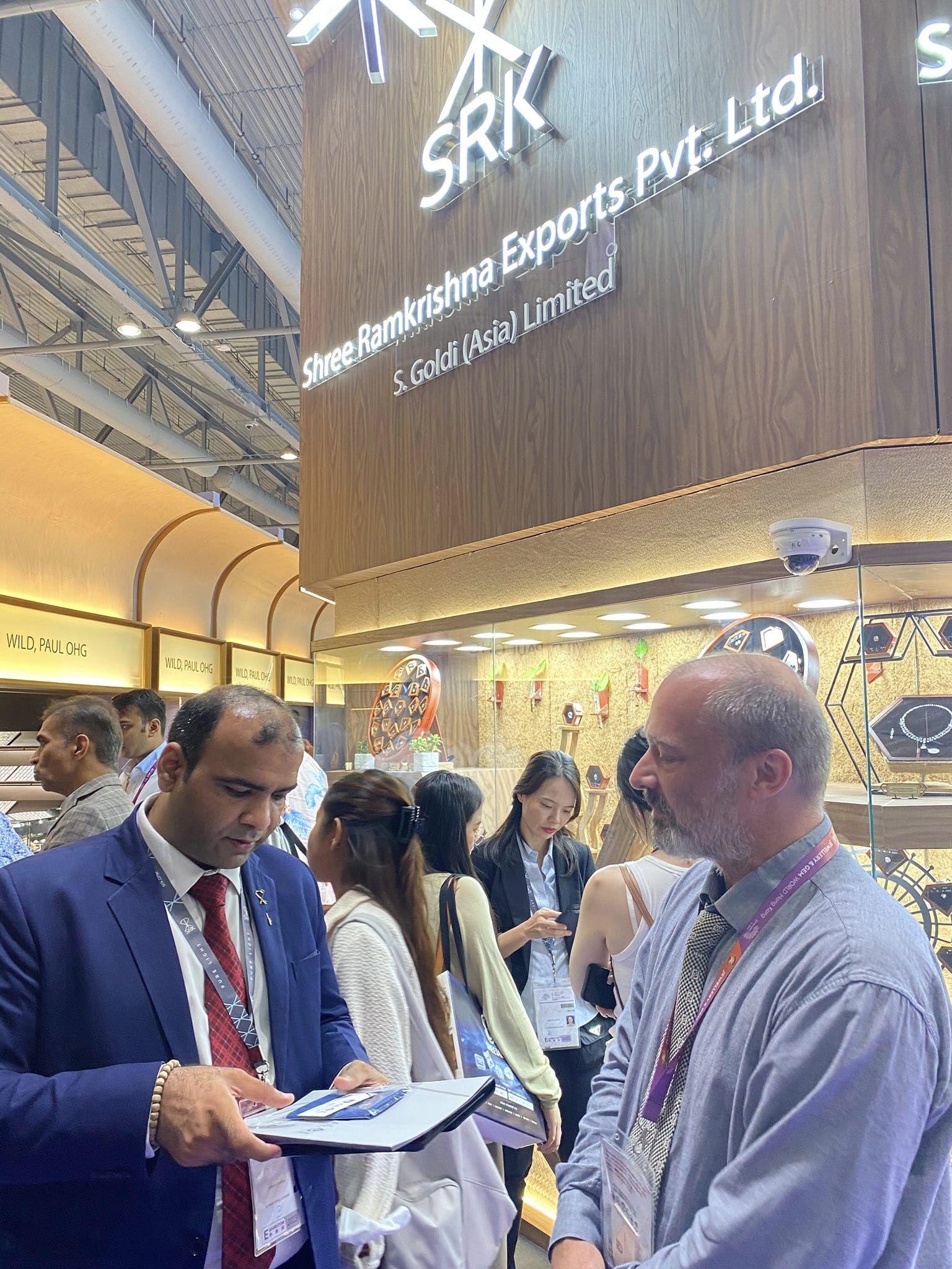 ALGT at HongKong gemstone and jewelry show.