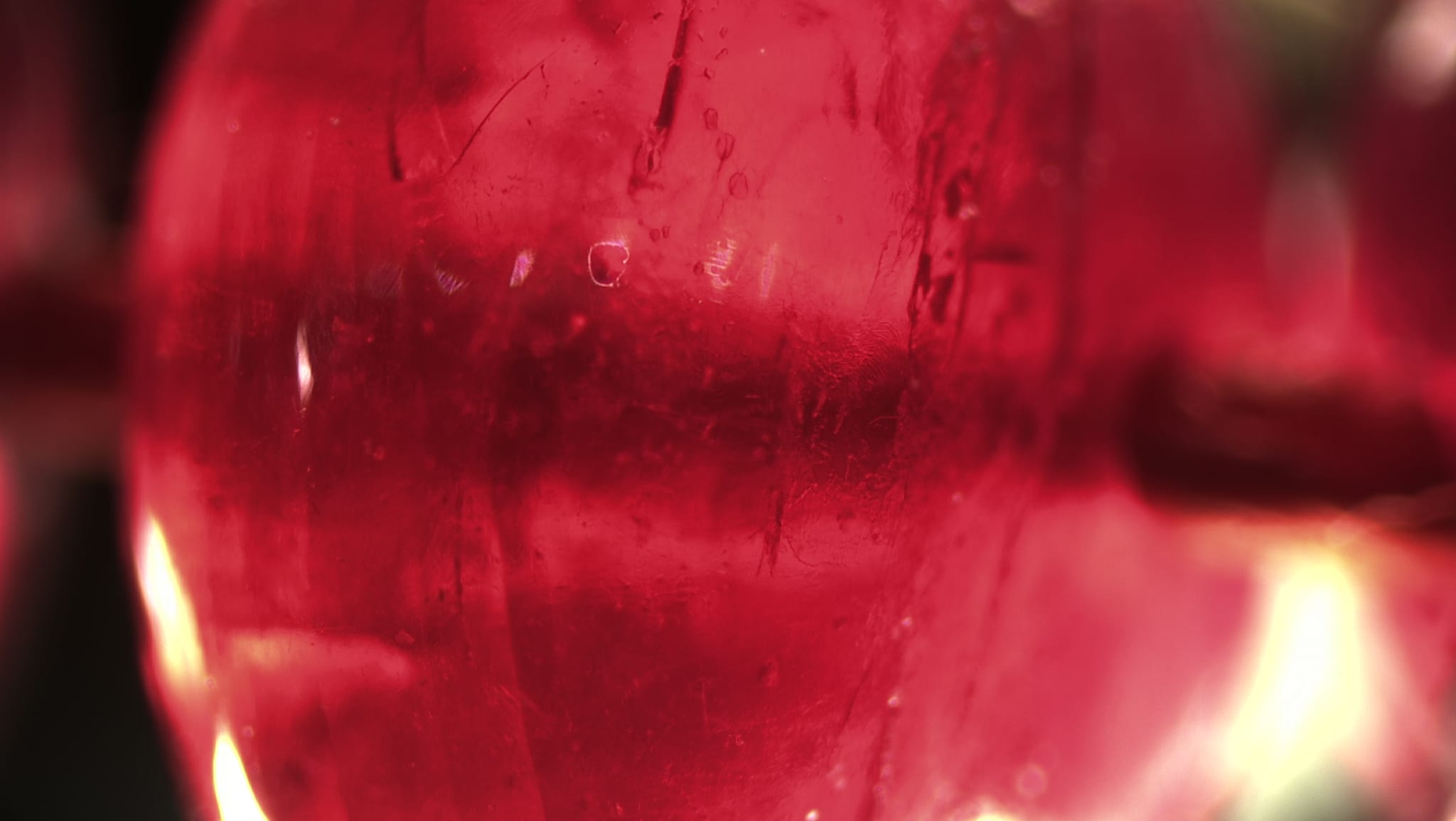 ALGT recently received strings of ruby beads purchased by a client at the Hong Kong Jewellery Fair.
