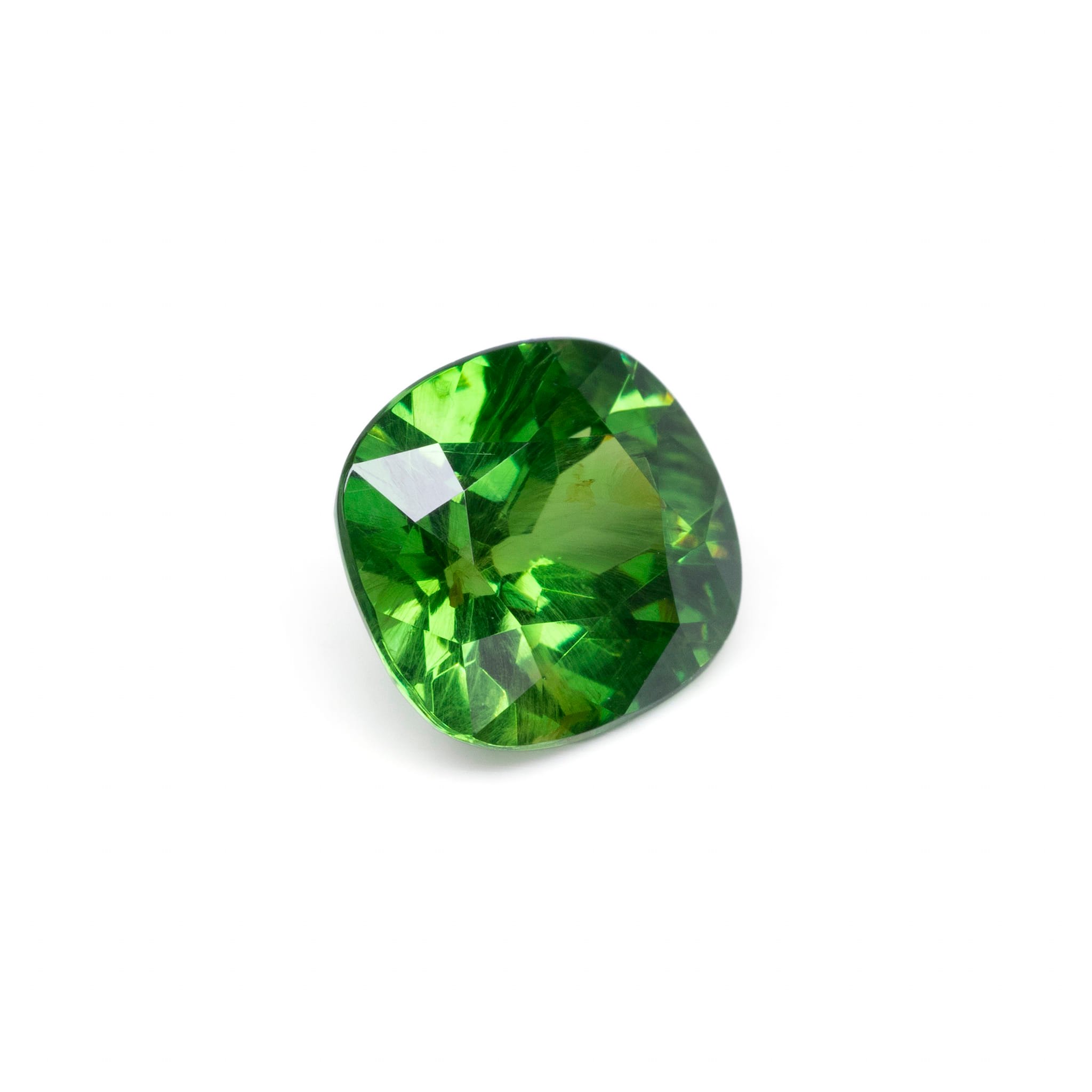 This amazing 3.03 cts and 3.15 cts demantoid pair originated from Russia was recently brought in ALGT for research.